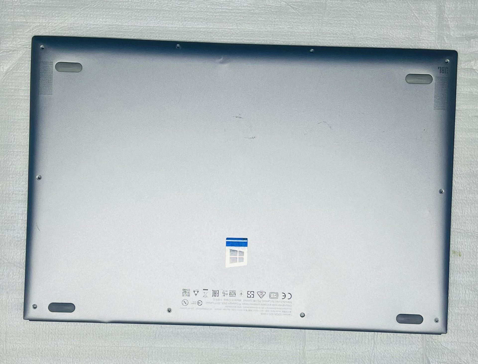 Lenovo IdeaPad Yoga 920-13IKB - AM14U000320KCS1 Bottom Cover with Screws