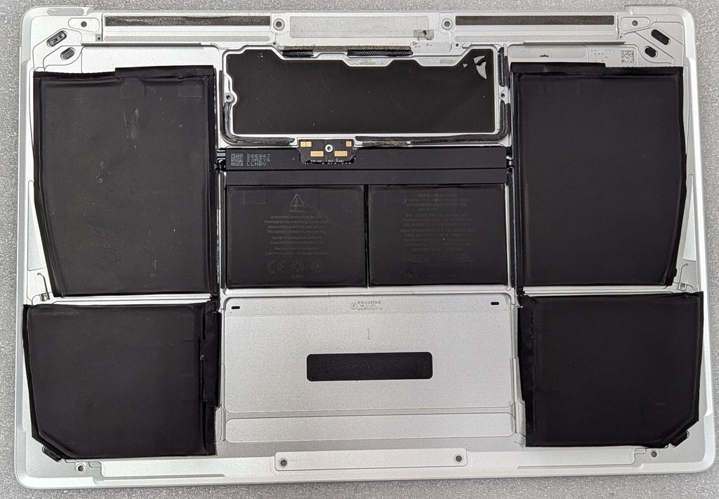 MacBook A1534 2017 - Bottom Cover with Battery